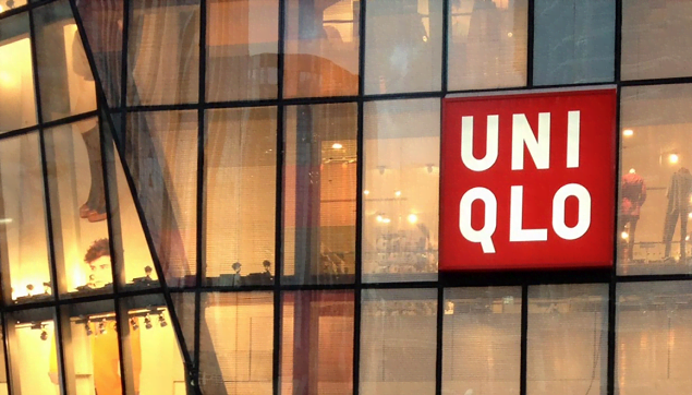 El dueño de Uniqlo vuelve a contraer sus previsiones tras encoger su beneficio un 53% en el primer semestre